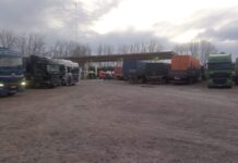 Camioneros paraguayos llevan 24 días varados en los Andes y piden asistencia